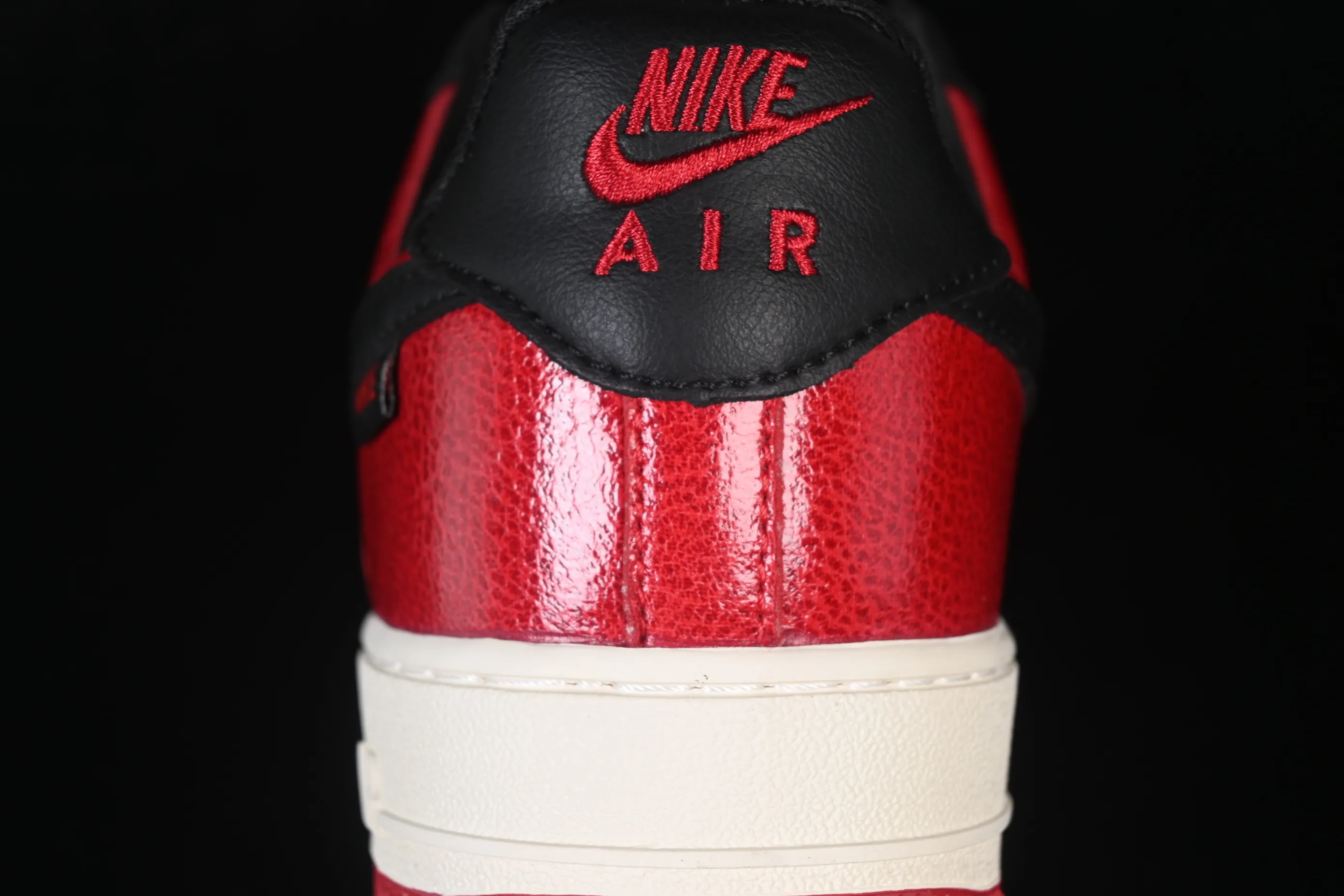 All categories Nk Air Force 1 Air Force series Nk Air Force 1 Low Air Force low-top Nike Air Force 1'07 Low limited edition red and black color matching Air Force 1 low-top casual sneakers KD1688-007